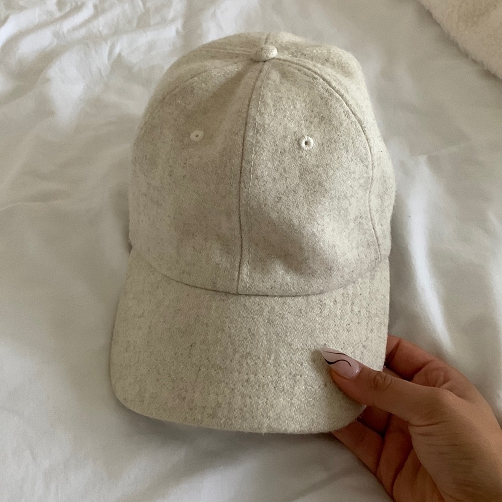 Minimalist baseball cap